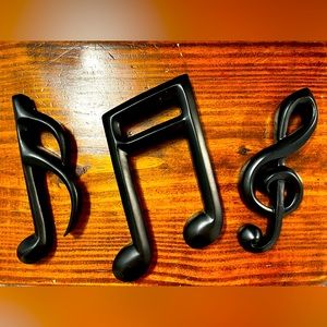Musical note wall decor